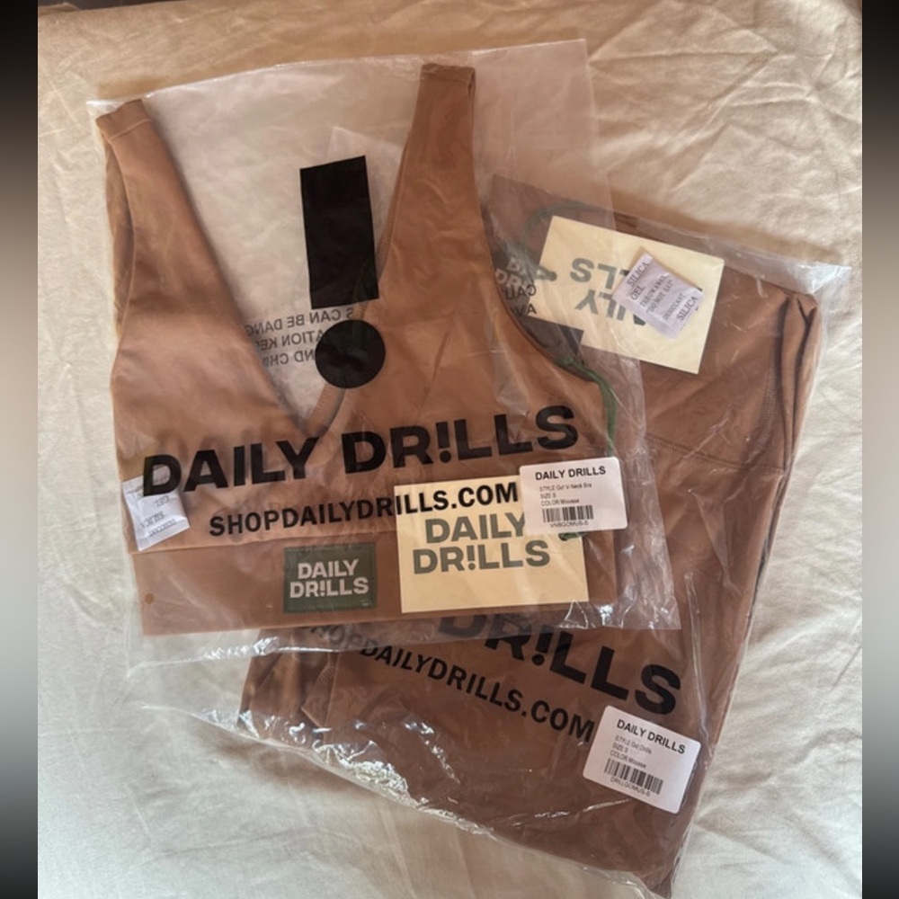 NWT Daily Drills Go! Bra and Leggings Set in Mousse